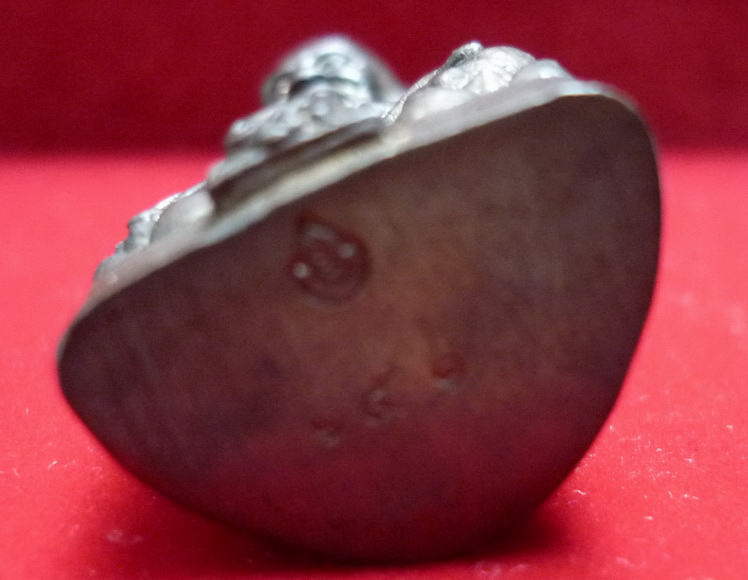 รูปหล่อลอยองค์หลวงปู่ทวด ส.ก. เนื้อโลหะผสม จัดสร้าง ปี ๒๕๔๔