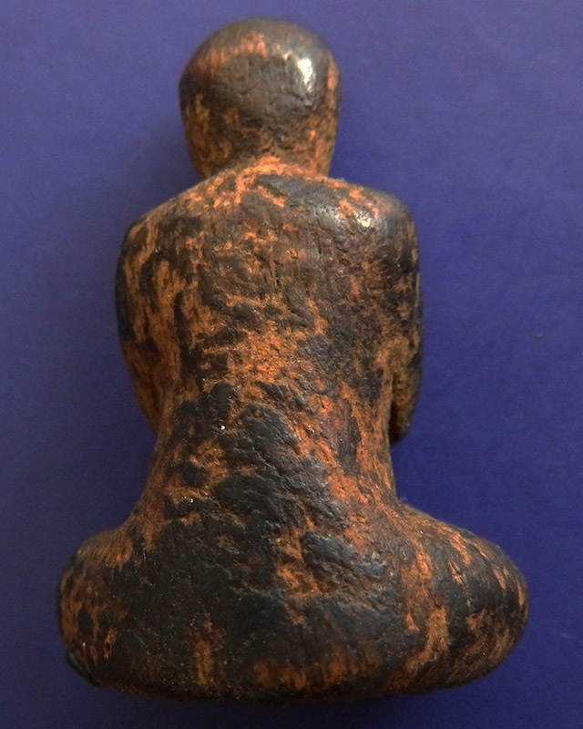 ปิดตาไม้แกะเก่ามาก ใต้ฐานสีผึ้ง ตะกรุดเงิน สูง 4 ซ.ม.