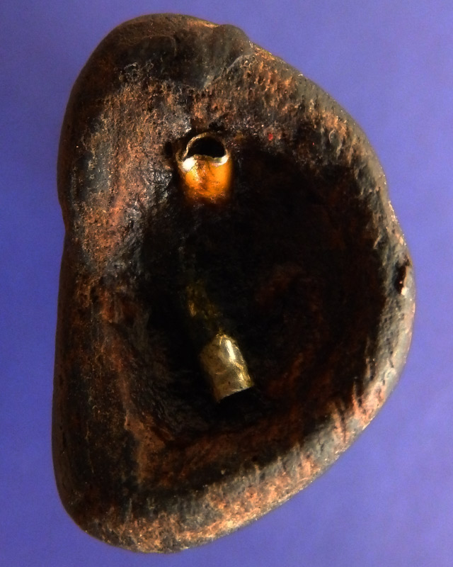 ปิดตาไม้แกะเก่ามาก ใต้ฐานสีผึ้ง ตะกรุดเงิน สูง 4 ซ.ม.