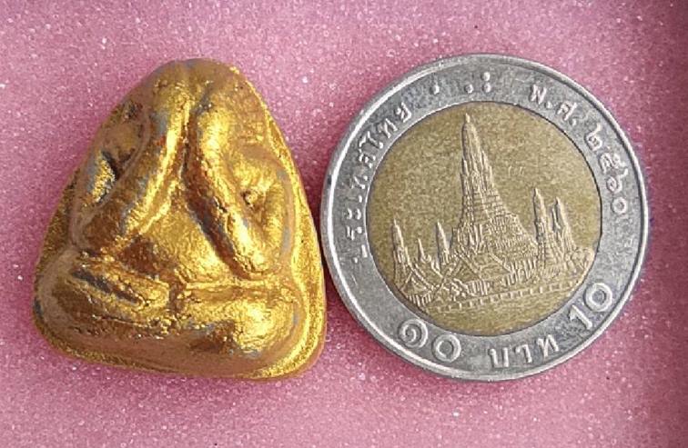 พระปิดตาทาทองหลังหลวงพ่อวิเชียร แบบนี้หายากมากๆๆๆไม่ค่อยพบ ปี 2534 หลวงพ่อวิเชียร วัดเนินสุทธาวาส ชล