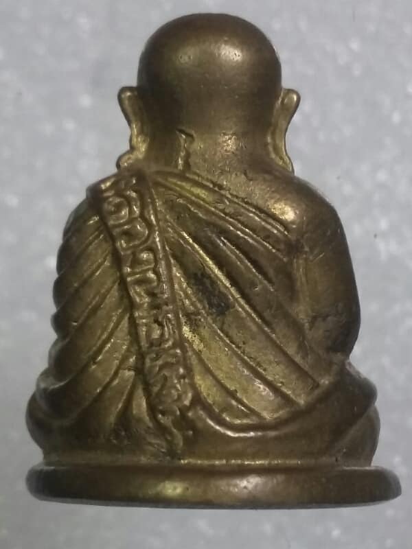 รูปหล่อหลวงพ่อเงิน  วัดบางคลาน พิจิตร   ไม่ทราบวัดที่ออก    เคาะเดียวครับ