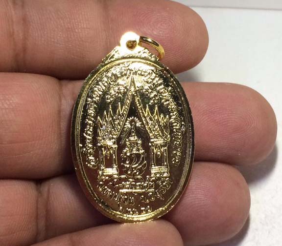 "เคาะเดียว"  เหรียญในหลวงทรงผนวช เสด็จถวายผ้าพระกฐิน วัดชุมพลนิกายาราม จ.อยุธยา ปี 2520 กะไหล่ทอง