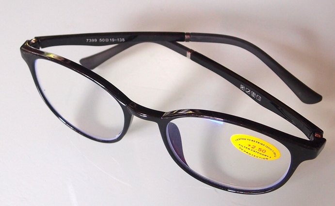 แว่นสายตายาว*ของใหม่* สีดำ กรองแสงฟ้า+UV400 จากTenjin Chikagai ฟูกุโอกะ,ญี่ปุุ่น ราคา 3000.-