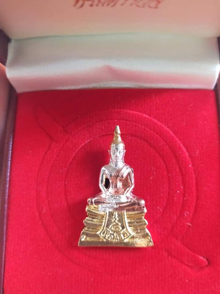 รูปหล่อ รุ่น80ปี กรมตำรวจ เนื้อเงินชุบสามกษัตริย์ พร้อมกล่องเดิม