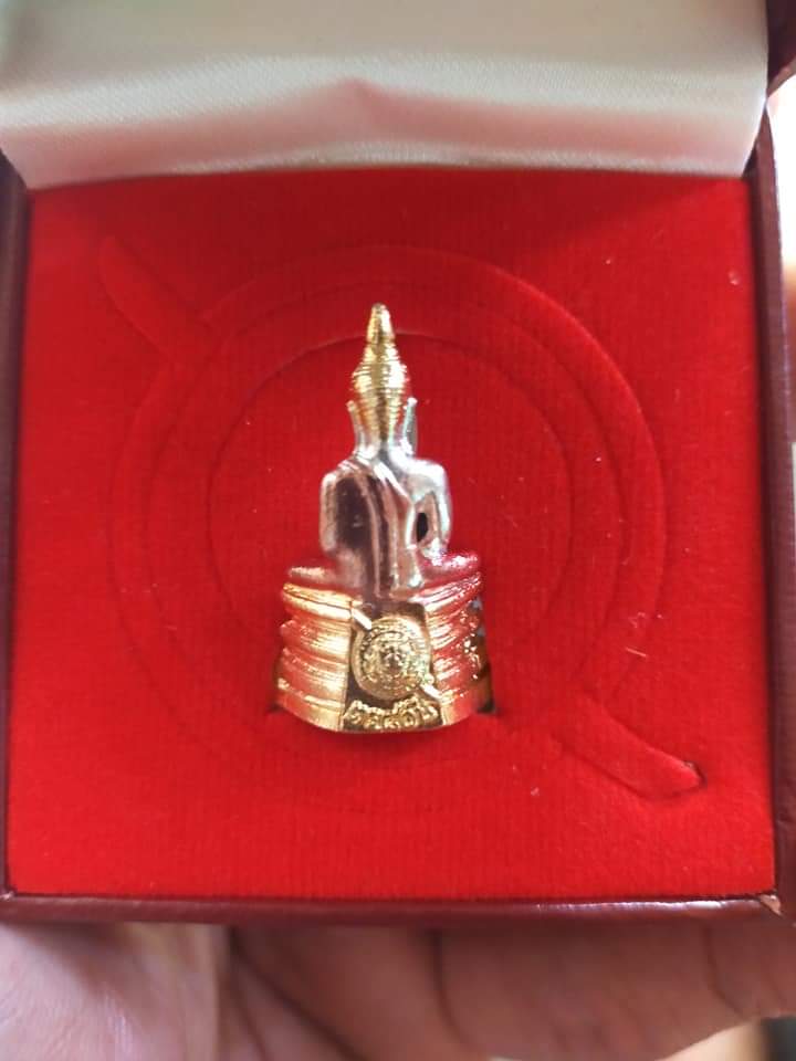 รูปหล่อ รุ่น80ปี กรมตำรวจ เนื้อเงินชุบสามกษัตริย์ พร้อมกล่องเดิม