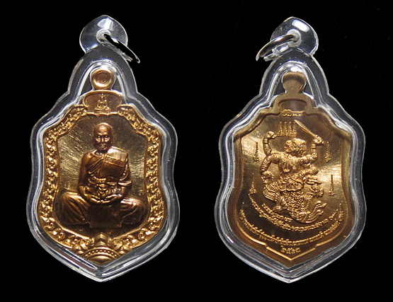 เหรียญเสมา รุ่น จักรพรรดิ์พิชิตมาร หลวงพ่อพัฒน์ วัดห้วยด้วน จ.นครสวรรค์ เนื้อสัตตะหน้ากากมันปู 