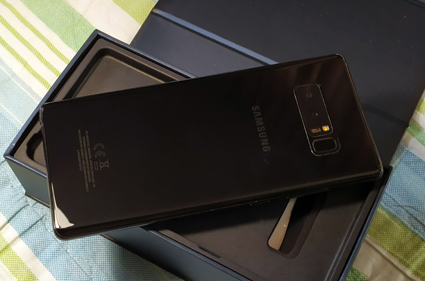 Samsung NOTE8 สีดำ สวยมาก มือเดียว พร้อมกล่องเดิม + แถมเคสและฟิลม์focus