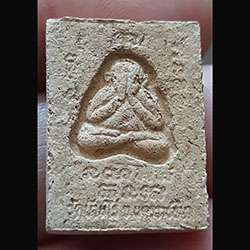 พระผงรูปเหมือนหลวงพ่อคูณหลังพระปิดตา (((( พิมพ์เล็ก ))))