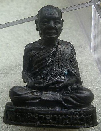 รูปหล่อลอยองค์เนื้อนวะโลหะ เสาร์ 5 ปี 2536 หลวงพ่อสนิท วัดลำบัวลอย นครนายก มีเม้ดพระธาตุเกาะ สวยมากๆ