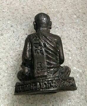 รูปหล่อลอยองค์เนื้อนวะโลหะ เสาร์ 5 ปี 2536 หลวงพ่อสนิท วัดลำบัวลอย นครนายก มีเม้ดพระธาตุเกาะ สวยมากๆ