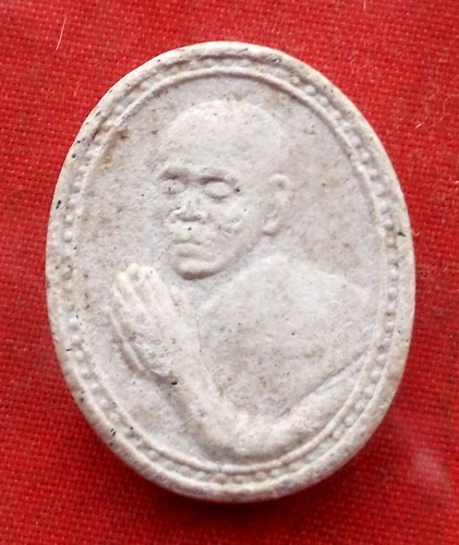 เริ่ม 10 บาท กับ พระเนื้อผง หลวงพ่อคูณ วัดบ้านไร่...A695