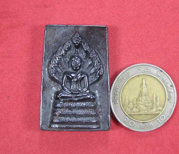 พระนาคปรก 9 เศียร แกะจากหินแร่เหล็กไหลปลุกเสกโดยหลวงปู่คำบุ คุตฺตจิตโต วัดกุดชมภู จ.อุบลราชธานี