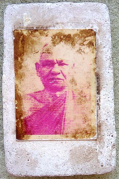 *สมเด็จแหวกม่าน หลังติดภาพ หลวงพ่อสงวน วัดไผ่พันมือ สุพรรณบุรี*