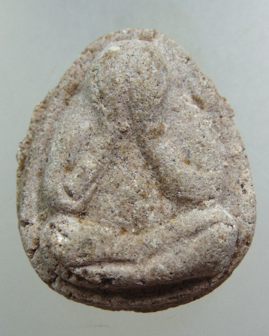 พระปิดตาเนื้อผงเก่า