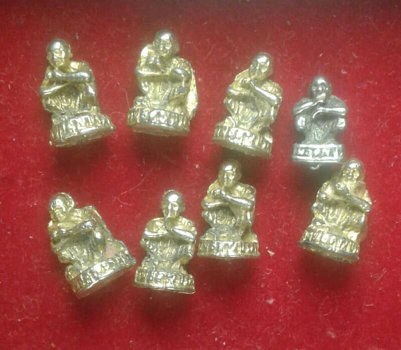 หลวงพ่อคูณ พิมพ์รูปหล่อเล็ก จำนวน 8 องค์  เคาะเดียวครับ 