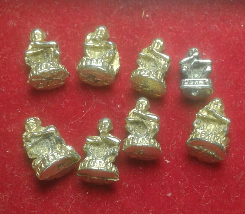 หลวงพ่อคูณ พิมพ์รูปหล่อเล็ก จำนวน 8 องค์  เคาะเดียวครับ 