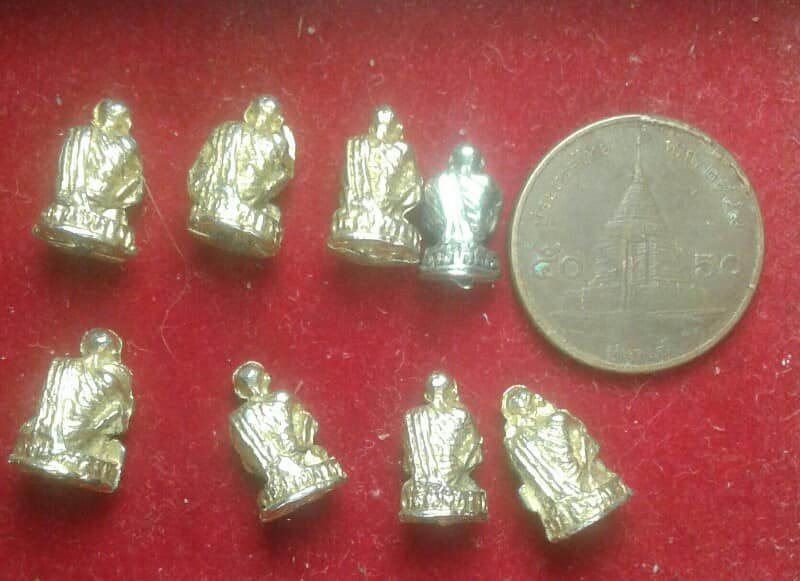 หลวงพ่อคูณ พิมพ์รูปหล่อเล็ก จำนวน 8 องค์  เคาะเดียวครับ 