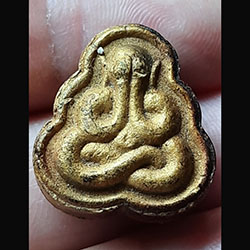 พระปิดตา หลังยันต์ เนื้อผง ลงรักปิดทอง ไม่ทราบที่