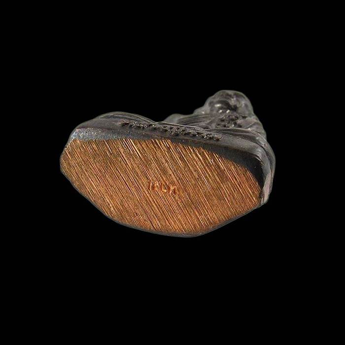 รูปเหมือนปั้มรุ่นแรก หลวงปู่นาม วัดน้อยชมภู่ เนื้อ ทองแดงรมดำ 