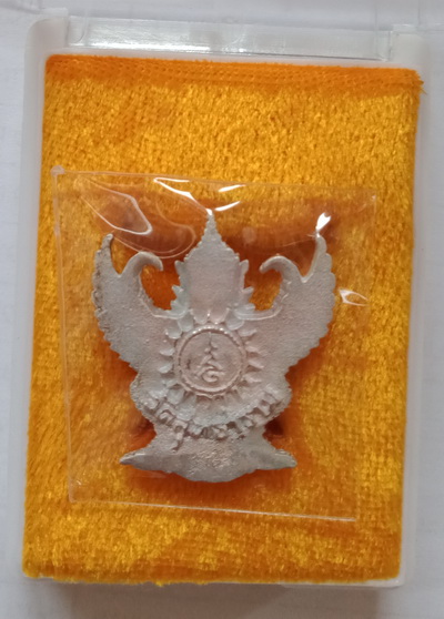 พญาครุฑ กำลังแผ่นดิน รุ่นแรก วัดสุทธาราม กรุงเทพมหานคร ปี 2540 (เนื้อสัมฤทธิ์ชุบเงินลงยา)