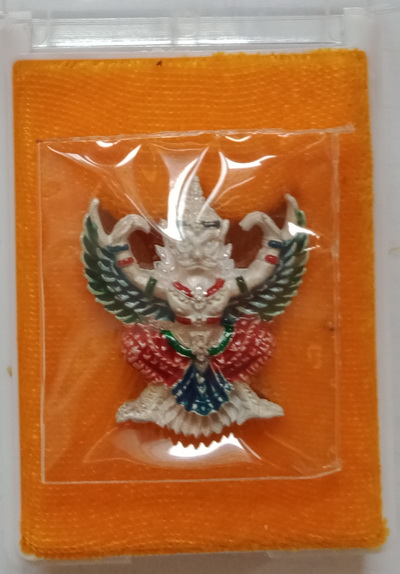 พญาครุฑ กำลังแผ่นดิน รุ่นแรก วัดสุทธาราม กรุงเทพมหานคร ปี 2540 (เนื้อสัมฤทธิ์ชุบเงินลงยา)