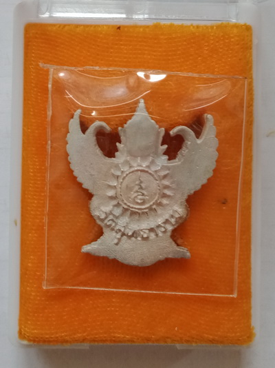 พญาครุฑ กำลังแผ่นดิน รุ่นแรก วัดสุทธาราม กรุงเทพมหานคร ปี 2540 (เนื้อสัมฤทธิ์ชุบเงินลงยา)