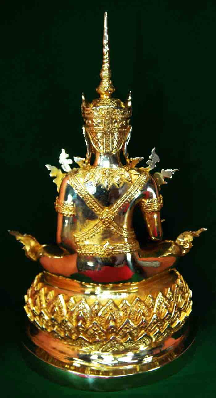 พระพุทธรูปทรงเครื่องจักรพรรดิ ปางมารวิชัย 