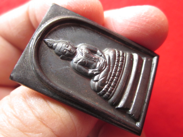 เหรียญพระพุทธนวมหาราชายุจฉับปริวัตนมงคล ปี 2542 ตอกโค้ดเลข ๙ สวยทรงคุณค่า