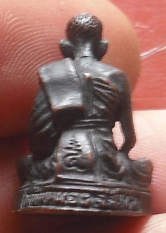 รูปหล่อหลวงปู่เล็ก  วัดบ้านหนอง  จ.ชัยนาท  เนื้อทองแดงรมดำ