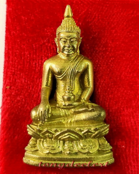 พระกริ่งพระนเรศวรชนะศึก จ.กาญจนบุรี ที่ระลึกจัดสร้างพระบรมราชานุสาวรีย์ ปี 2545 พร้อมกล่องเดิมค่ะ