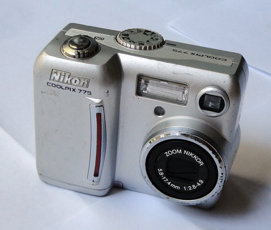 กล้องดิจิตอล 3 ตัว ทั้ง NIKON / CASIO / SHARP เอาไว้สะสมไว้โชว์สวยๆกันครับ