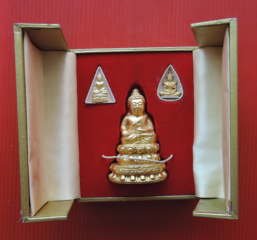 พระกริ่งโชคมงคล+พระแก้วมรกต หลัง ภปร.ปี30+พระไพรีพินาศ รุ่น สก 5 รอบ ปี35 วัดบวรนิเวศวิหาร ครบชุด