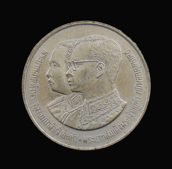 30บาท....เหรียญรัชกาลที่ 5 รัชกาลที่ 9 100 ปี โรงเรียนนายร้อยพระจุลจอมเกล้า ปี2530...607