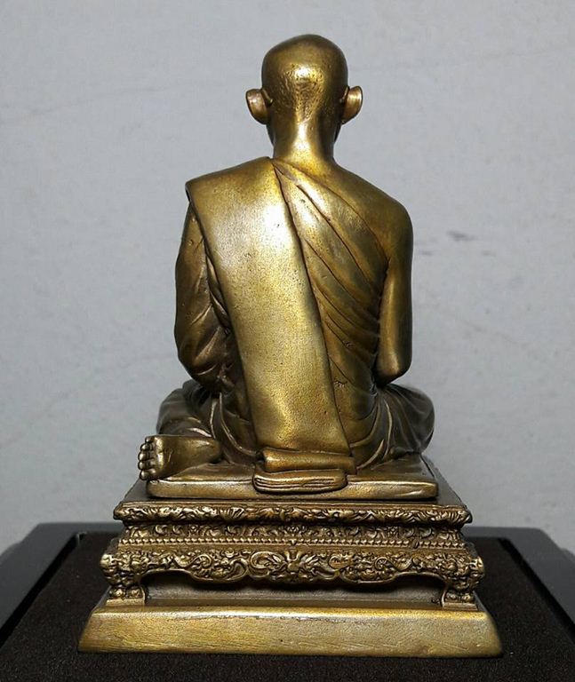 พระบูชารัชกาลที่ 9 ทรงผนวช รุ่นพลังแผ่นดิน ปี 2554