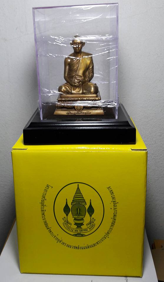 พระบูชารัชกาลที่ 9 ทรงผนวช รุ่นพลังแผ่นดิน ปี 2554