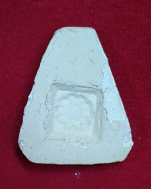 พระผงปิดตาหลวงพ่อคูณ วัดบ้านไร่ (รุ่นสร้างโบสถ์วัดวังพิกุลวราราม จ.พิษณุโลก 9 มิ.ย. 2538)