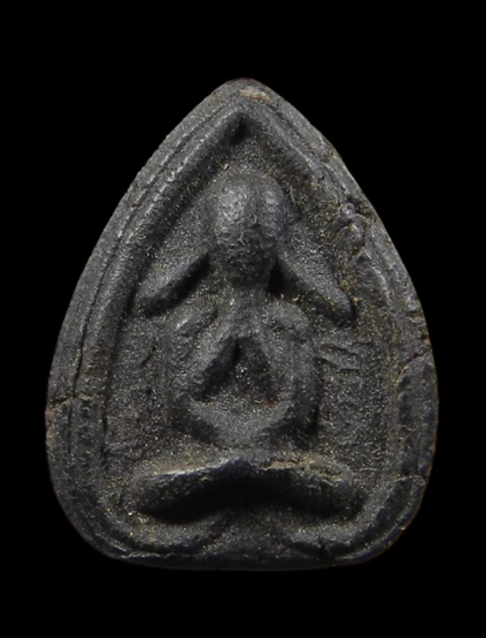 พระปิดตาหูกระต่าย หลวงพ่อเขียว วัดระเว