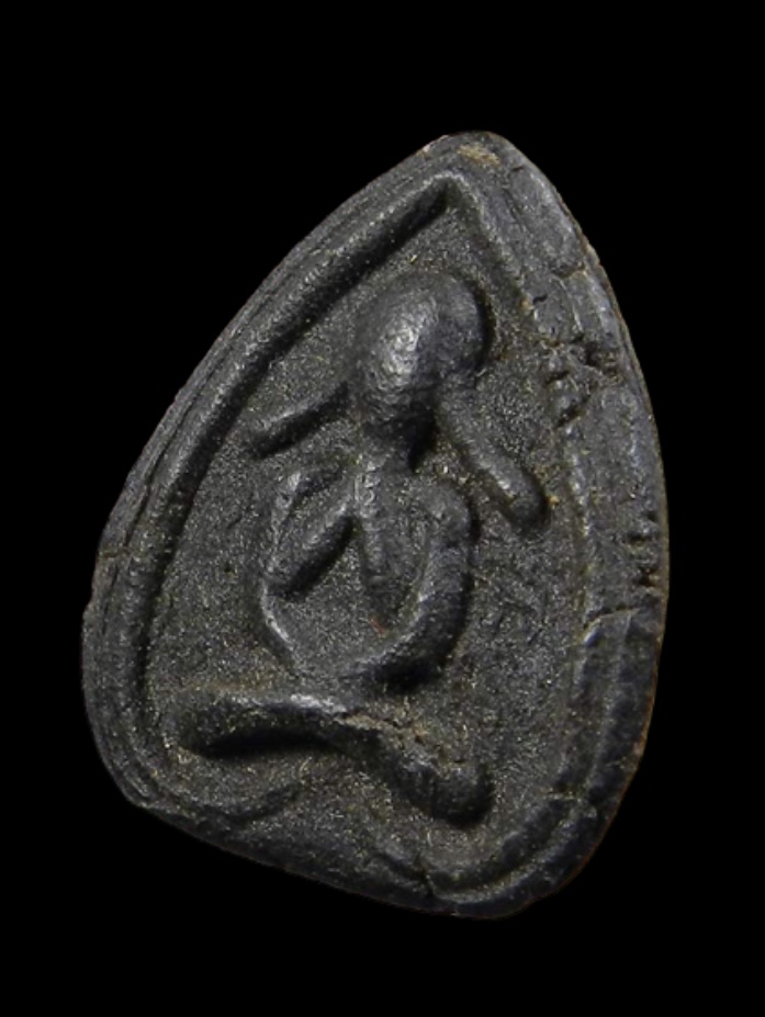 พระปิดตาหูกระต่าย หลวงพ่อเขียว วัดระเว