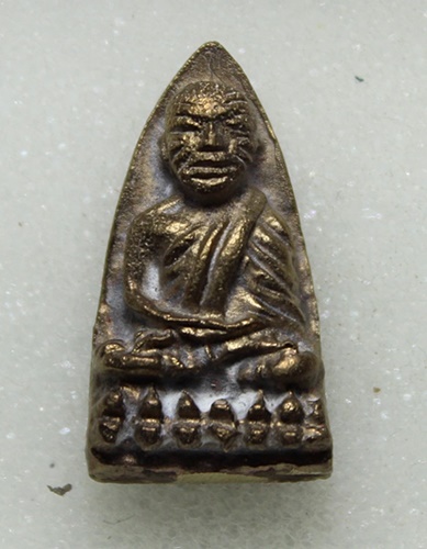 หลวงปู่ทวด หลังเตารีด ญสส.84 เจริญปลอดภัย 7 รอบ เนื้อสัมฤทธิ์ วัดบวรนิเวศ ปี 40 ผสมแผ่นยันต์ชนวนเก่า