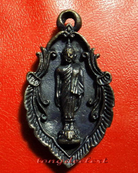 เหรียญหล่อใบสาเก พระพุทธเจ้าปางเปิดโลก หลวงปู่หลิว วัดไร่แตงทอง ปี 2539 สวยมากค่ะ