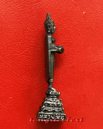 รูปหล่อหลวงพ่อวัดบ้านแหลม หลวงปู่หลิว ปี 2539 ขนาดห้อยคอ พิมพ์เล็ก หายาก สวยมากค่ะ