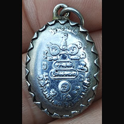 ล็อกเก็ตหลวงพ่อคูณ ปี ๓๕