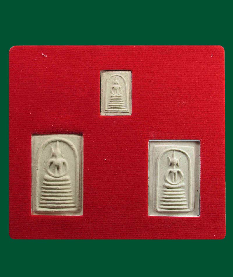 พระชุด สมเด็จเกษไชโย รุ่นไชยมงคล ปี 2557 พร้อมกล่อง