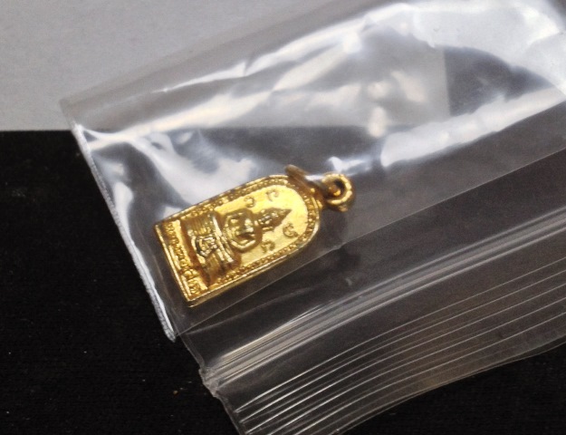 เหรียญใบมะขาม พระพุทธโสธร หลังนางกวัก ปี2518 