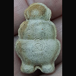 พระปิดตา หลังยันต์ เนื้อผง ไม่ทราบที่