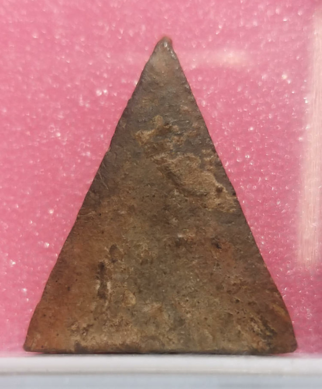 พระนางพญาข้างเม็ด คุณแม่บุญเรือน ปี2499 ปลุกเสกพิธีใหญ่พิธีมงคลมหาลาภ มีบัตรรับรองพระแท้ครับ