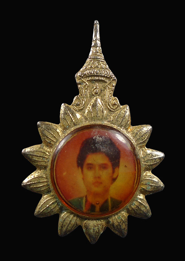 30บาท....เข็มกลัดล็อกเกตสมเด็จพระเทพรัตนราชสุดาฯ สยามบรมราชกุมารี...822