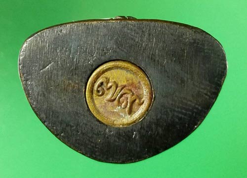 พระกริ่งฝีพระหัตถ์สมเด็จย่า สว.๗๙ ปี 2522 กล่องเดิม สวยเดิมครับ