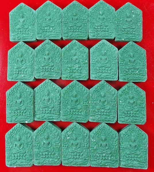 พระขุนแผนพรายกุมารพิมพ์เล็ก หลวงพ่อคูณ เนื้อเขียวเหนี่ยวทรัพย์ รุ่นเมตตามหานิยม ๙๑ ปี ปลุกเสก 6 กันย