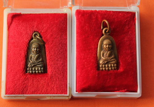 ((เคาะเดียวแดง)) เหรียญหลวงปู่ทวด หลังเท้าเวสสุวรรณ วัดห้วยมงคล+กล่องเดิม 2 องค์